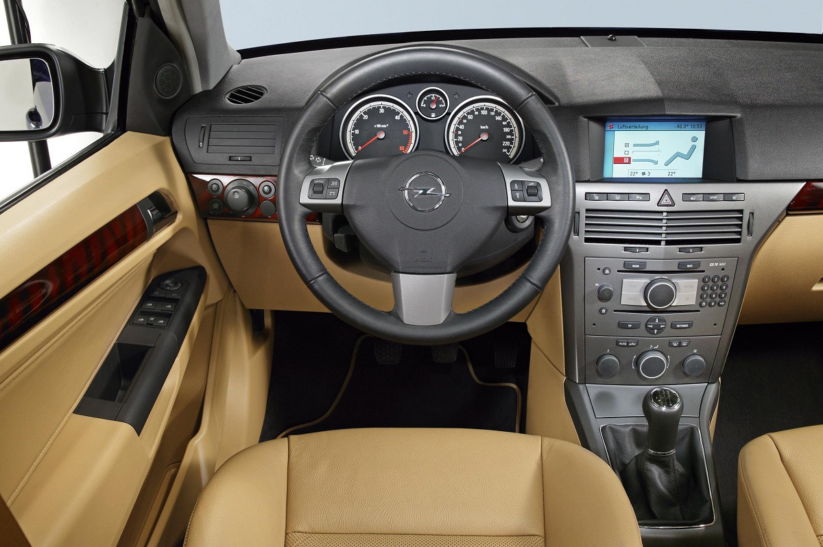 Opel Astra H Wnętrze